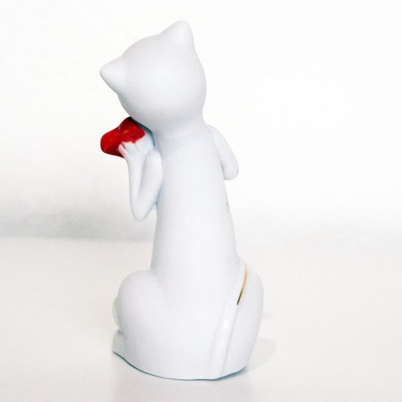 Ceramic Cat with Heart - Picture 8 of 12